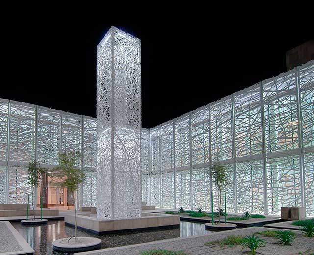 Laminated glass metal mesh