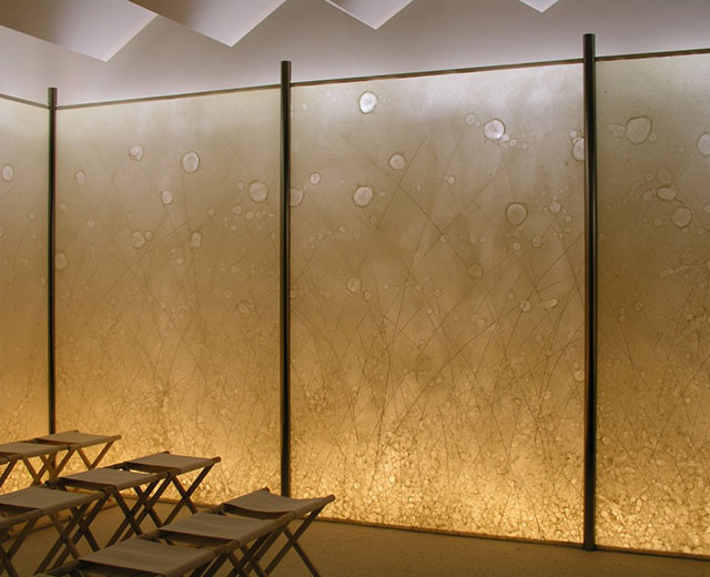 Laminated glass metal mesh