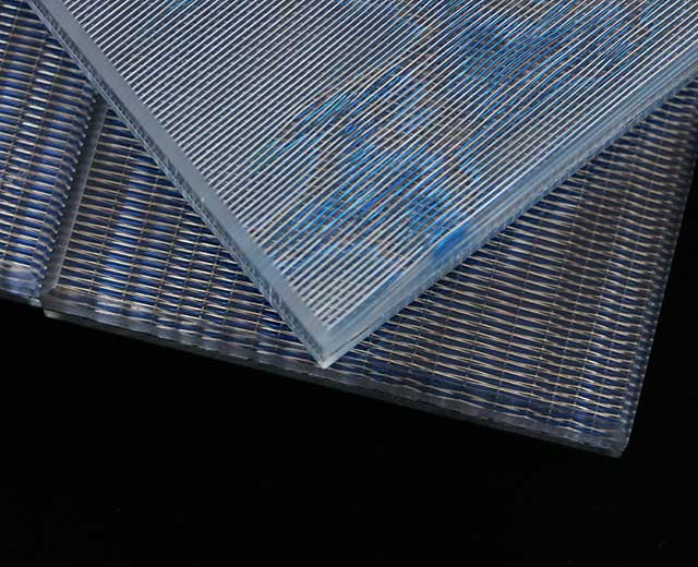 Laminated glass metal mesh