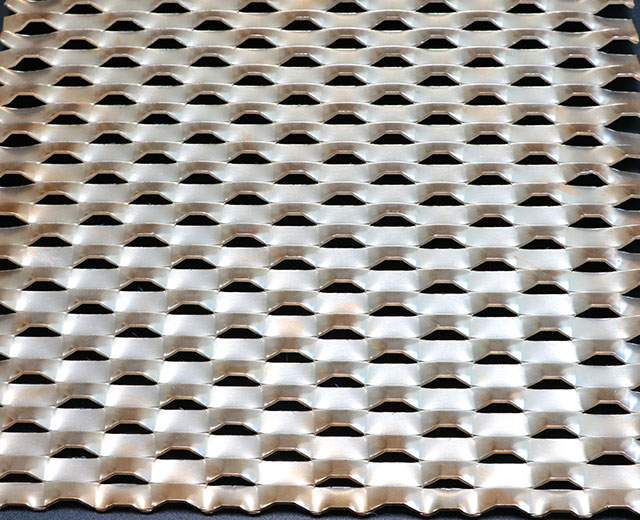 Causes of deformation of expanded metal mesh