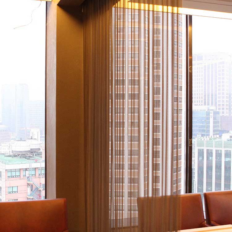 Advantages of using decorative metal curtain partitions