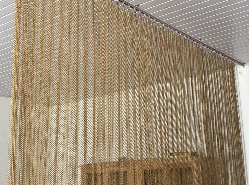Architectural Chain Link Curtains: Flexible Mesh Partitions with a Modern Edge