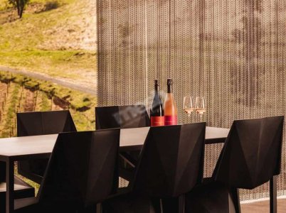 Aluminum Chain Curtain vs Traditional Fabric Curtain: Differences, Applications and Buying Guide